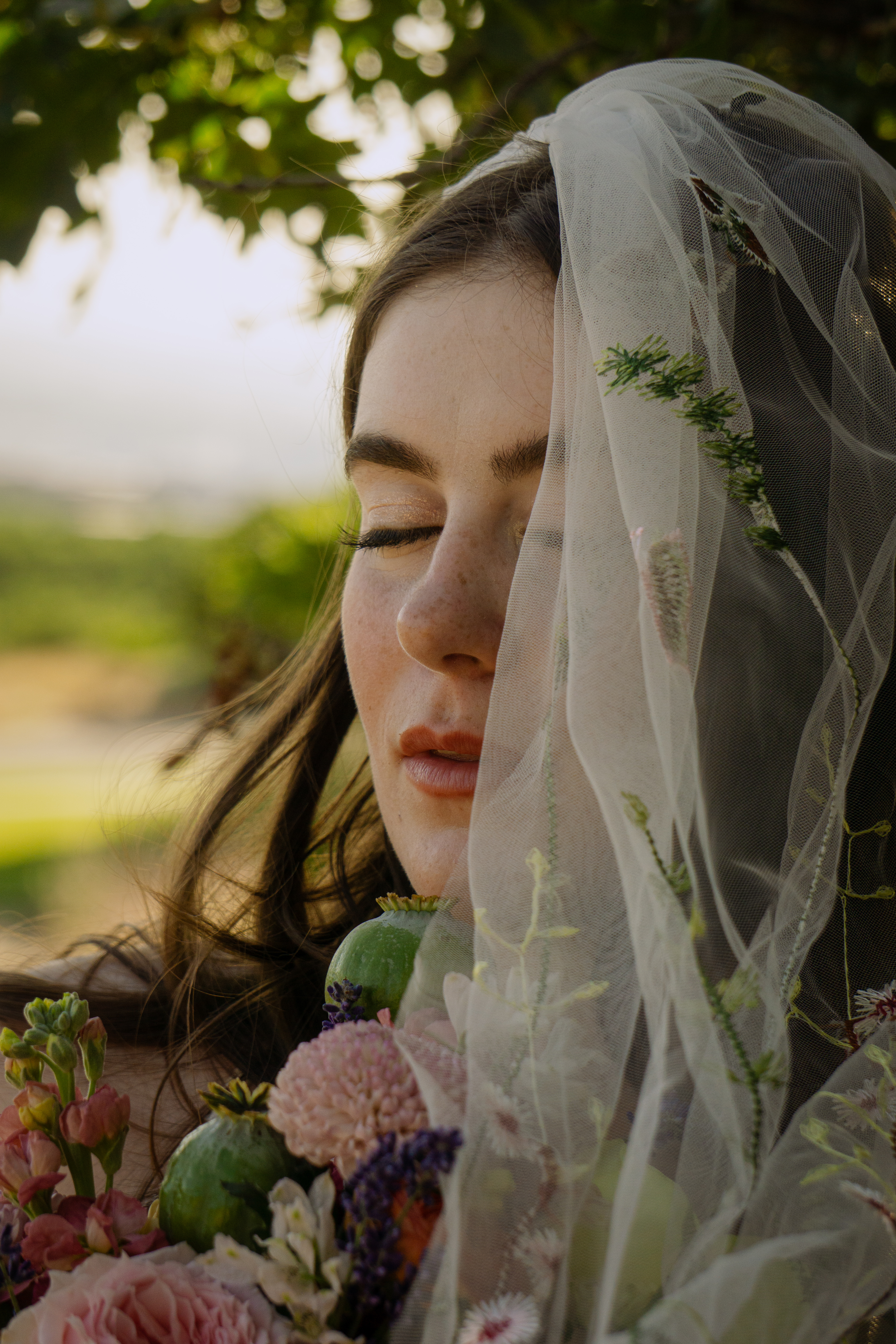 Wedding photography — bride with veil and bouquet