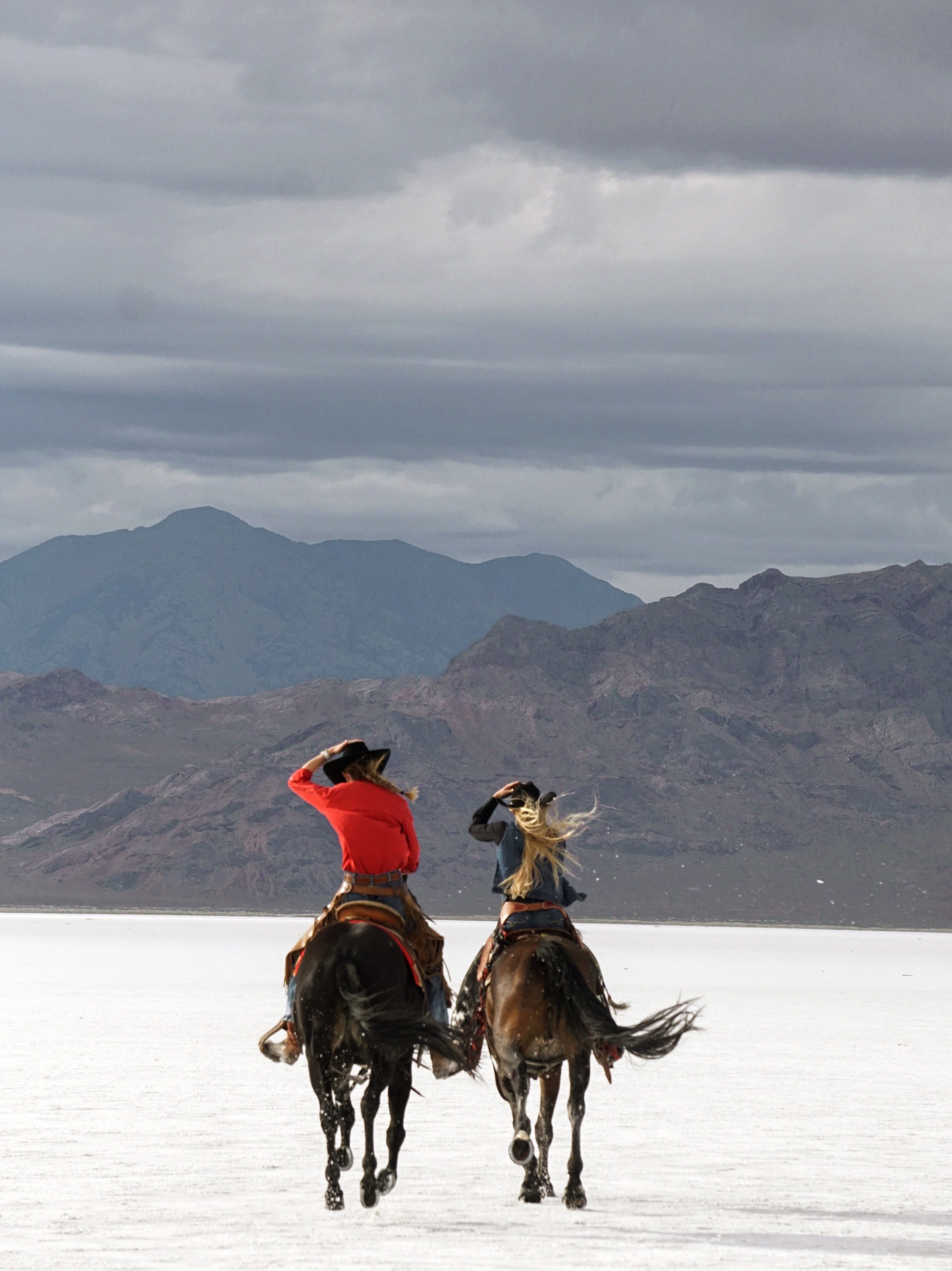 Landscape photography — riders on horseback against a mountain backdrop