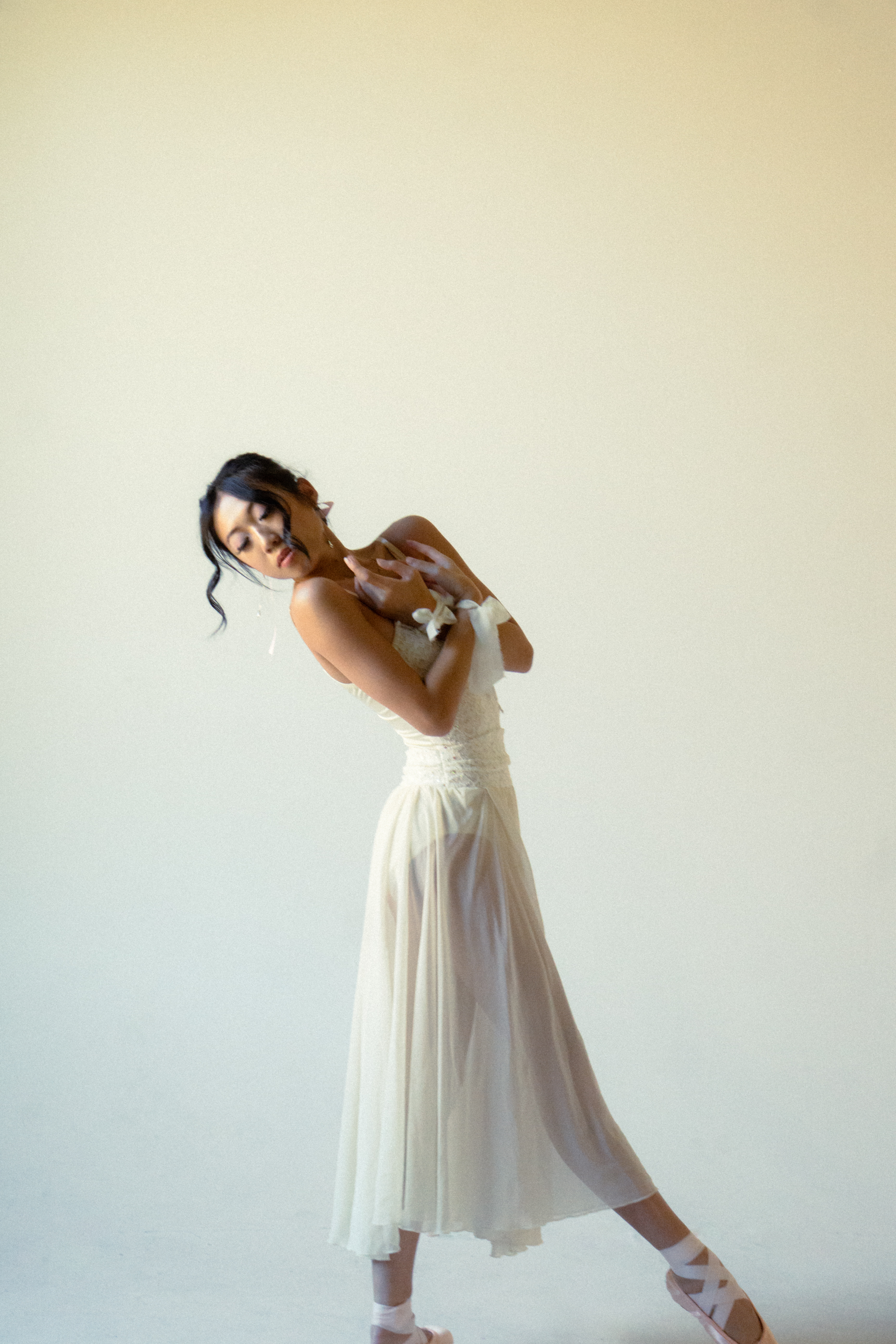 Fashion — Ballerina en pointe, back to camera